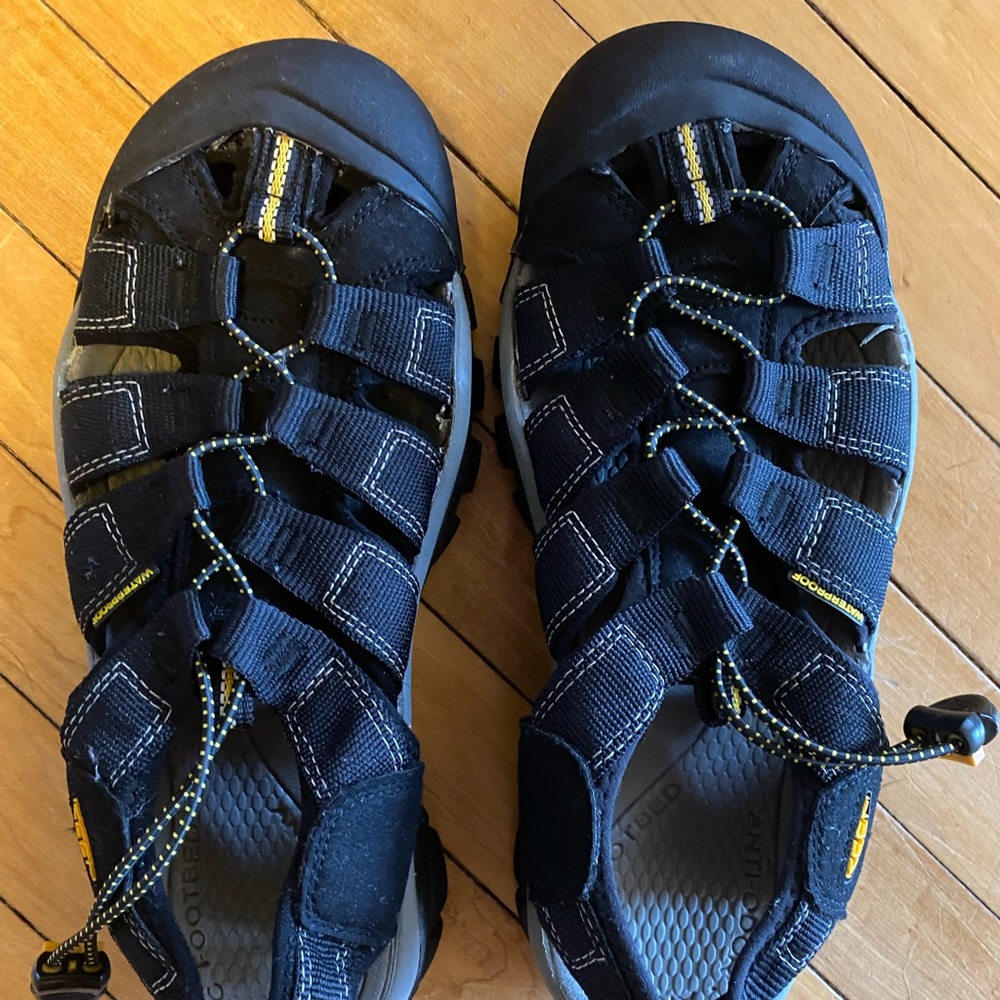 Mens/Teen 8.5 Keen Watershoes EUC